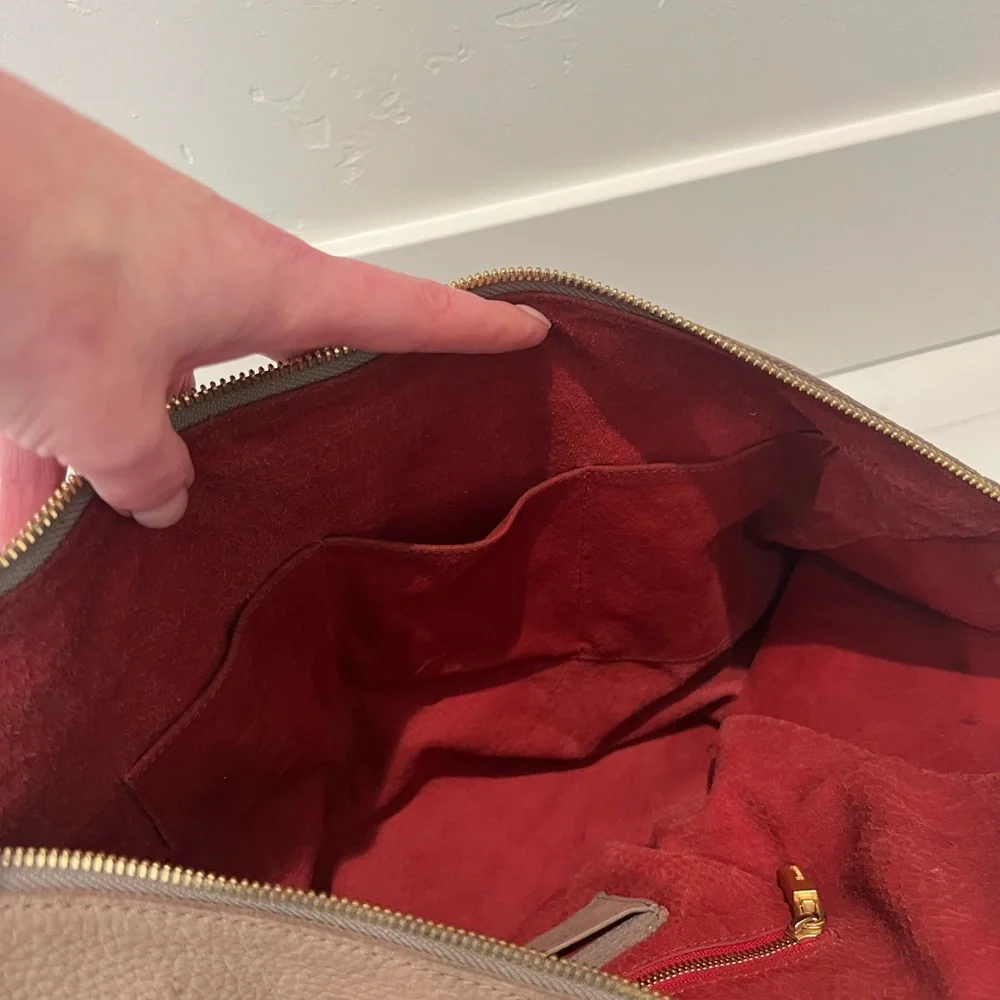 Hammitt Daniel-Large with gold hardware. - Picture 9 of 9